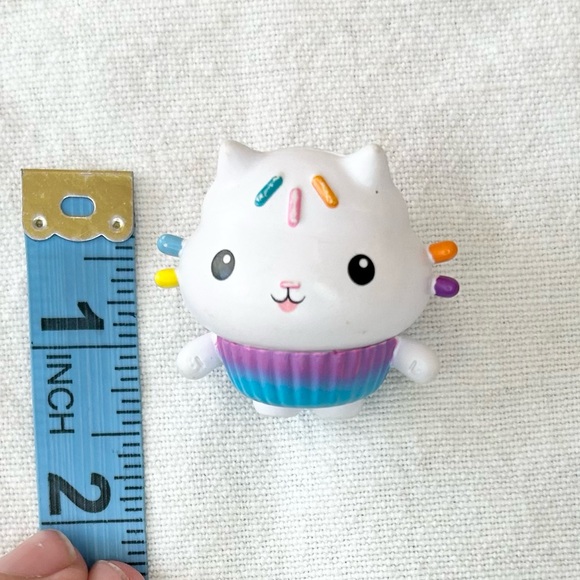 Dreamwork's Gabby's Dollhouse - Cakey Cat Mini Figure 1.5 Inch - Picture 3 of 10